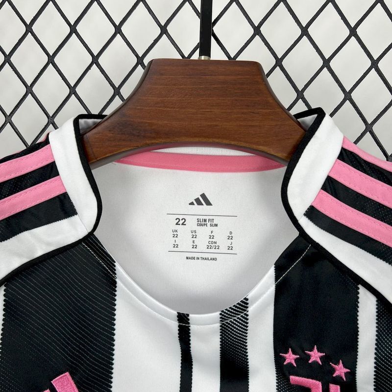 Kit Infantil Juventus 25/26 –  Branco/Preto